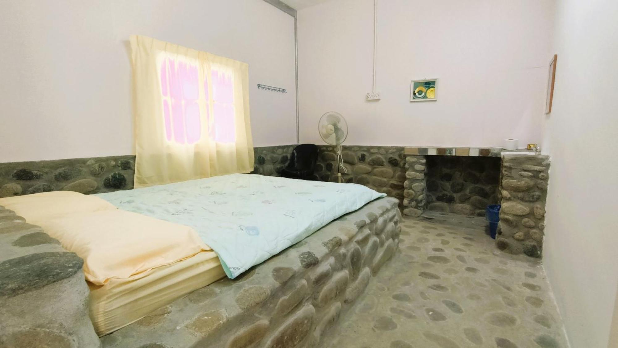 Oyo Home 90491 Flinstone Lodge Kota Kinabalu Buitenkant foto
